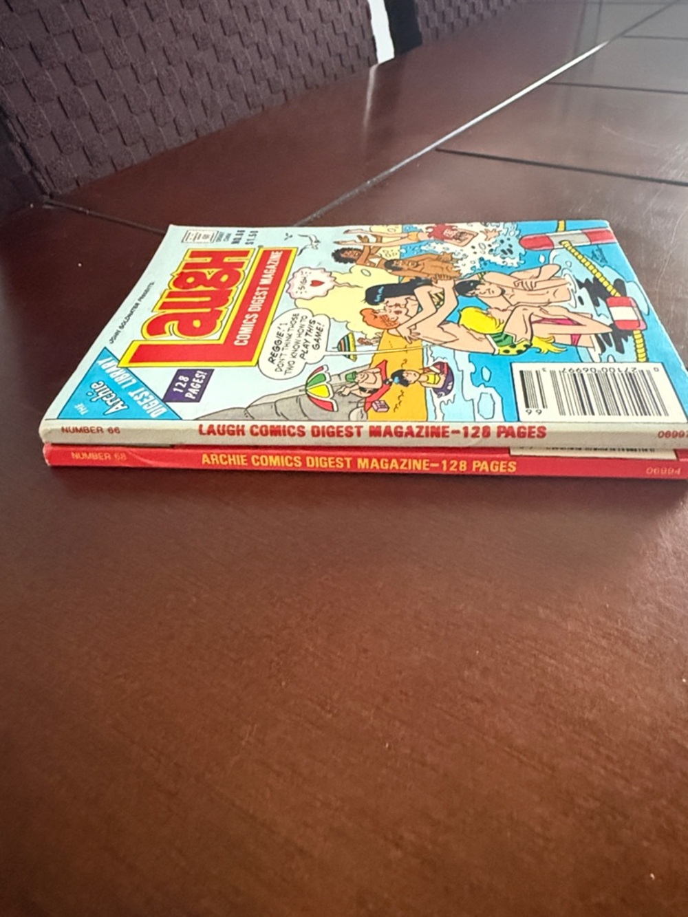 Archie Comics Digest Magazines - Red & Blue Covers - Picture 5 of 6